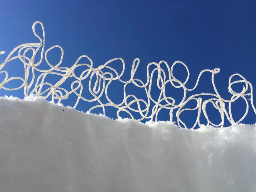 Corde sur la neige